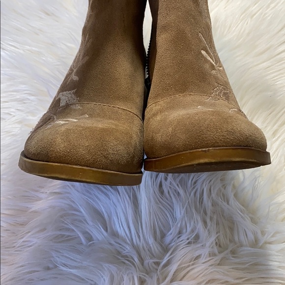 Lucky brand nude suede heeled booties - Picture 3 of 6